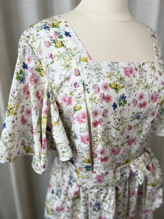 C9: Lan Flutter Sleeve with Nursing Zippers in Sweet Wildflowers (Bust = 44) (Final Sale)